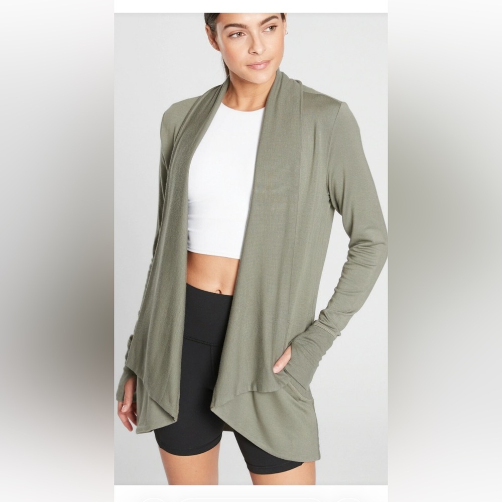 Athleta Pranayama Restore Wrap sage green Size Small